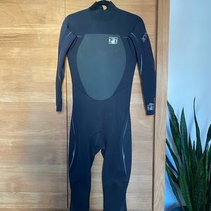 Body Glove men’s full size wetsuit in black small